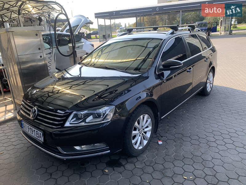 Універсал Volkswagen Passat 2012 в Безлюдівці