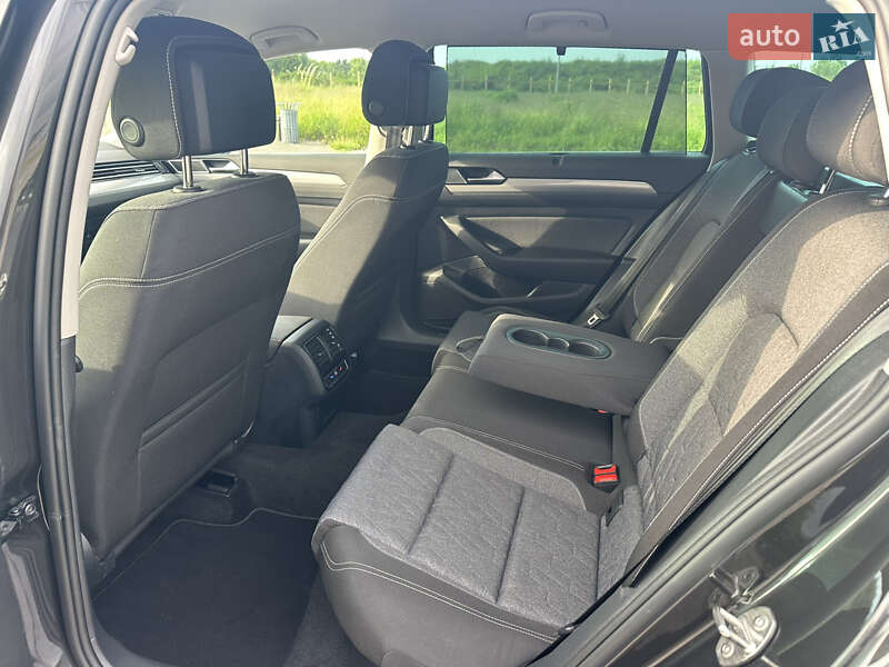 Универсал Volkswagen Passat 2022 в Львове