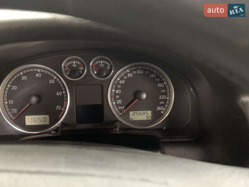 Седан Volkswagen Passat 2003 в Гоще