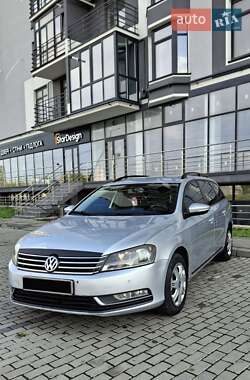 Універсал Volkswagen Passat 2012 в Івано-Франківську