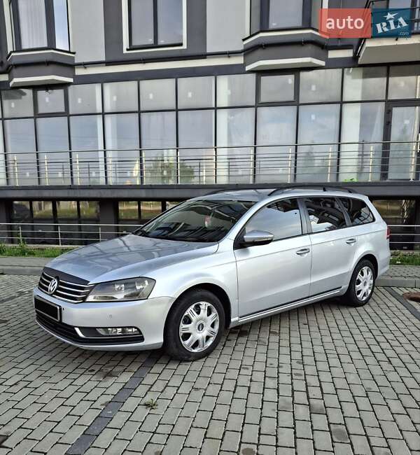 Універсал Volkswagen Passat 2012 в Івано-Франківську