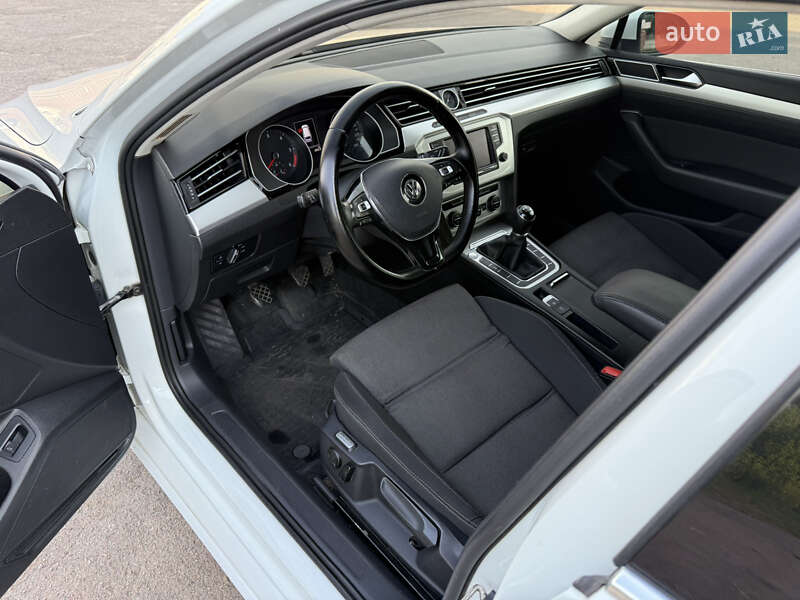 Универсал Volkswagen Passat 2015 в Житомире