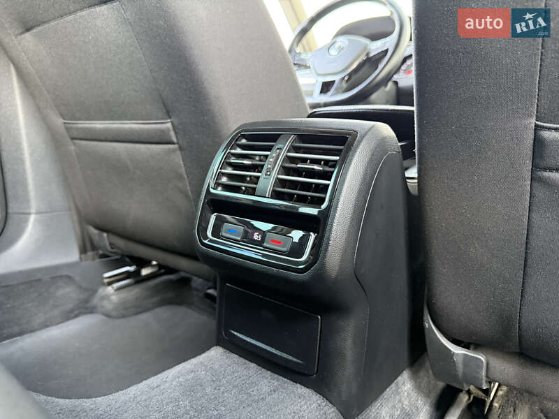 Универсал Volkswagen Passat 2015 в Житомире