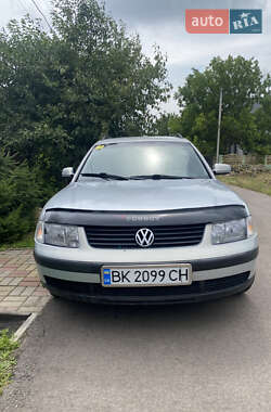 Універсал Volkswagen Passat 1998 в Рівному