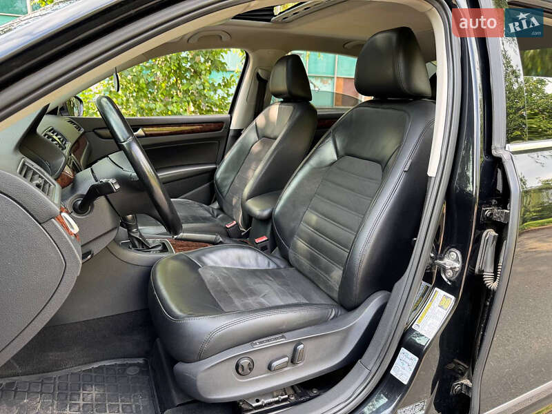 Седан Volkswagen Passat 2012 в Киеве