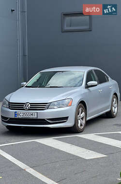 Седан Volkswagen Passat 2012 в Києві