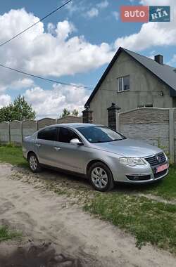 Седан Volkswagen Passat 2006 в Березному