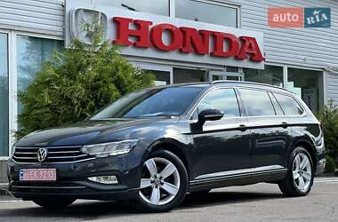 Універсал Volkswagen Passat 2020 в Рівному