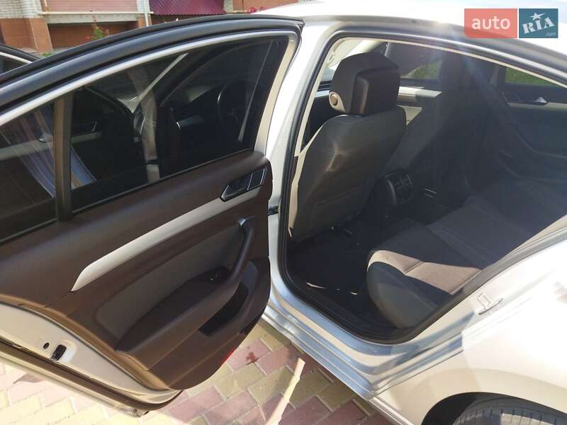 Седан Volkswagen Passat 2015 в Чорткове