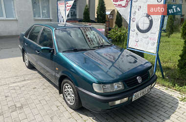 Седан Volkswagen Passat 1996 в Дунаївцях