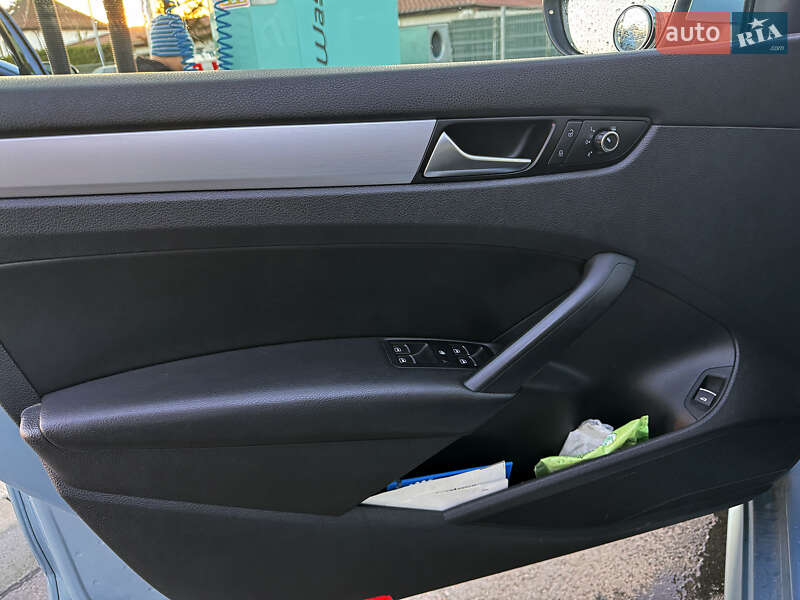 Седан Volkswagen Passat 2012 в Киеве