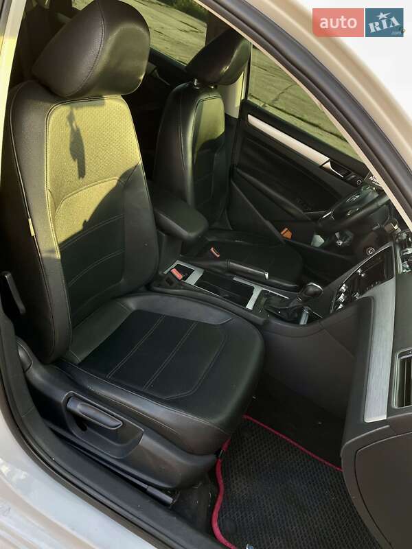 Седан Volkswagen Passat 2012 в Александровке