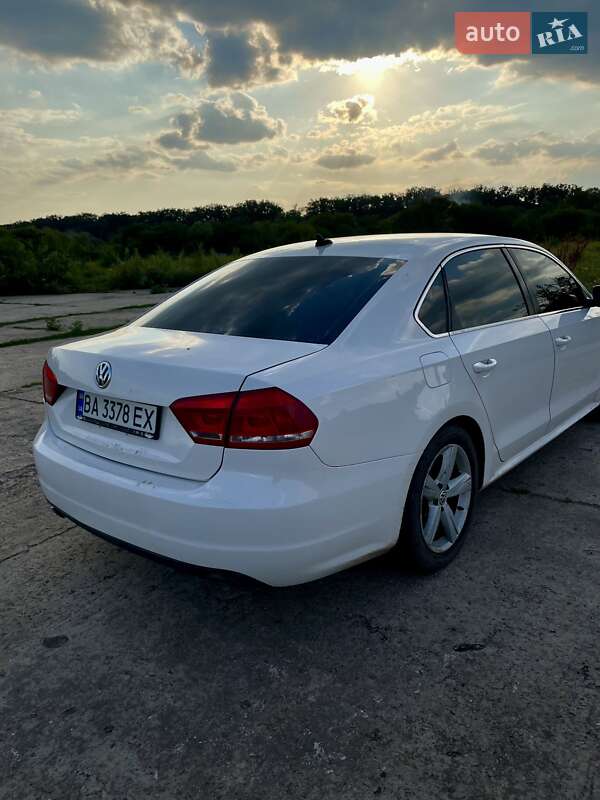 Седан Volkswagen Passat 2012 в Александровке