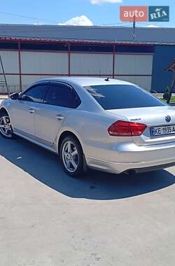 Седан Volkswagen Passat 2012 в Днепре