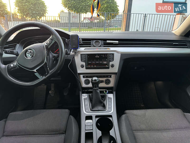 Седан Volkswagen Passat 2015 в Львове