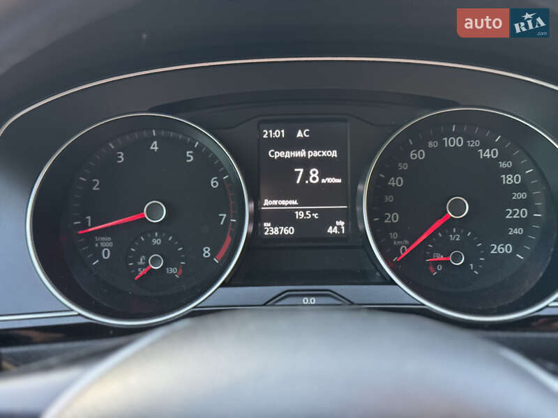 Седан Volkswagen Passat 2015 в Львове