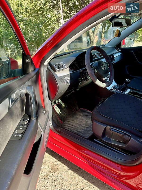 Универсал Volkswagen Passat 2011 в Николаеве