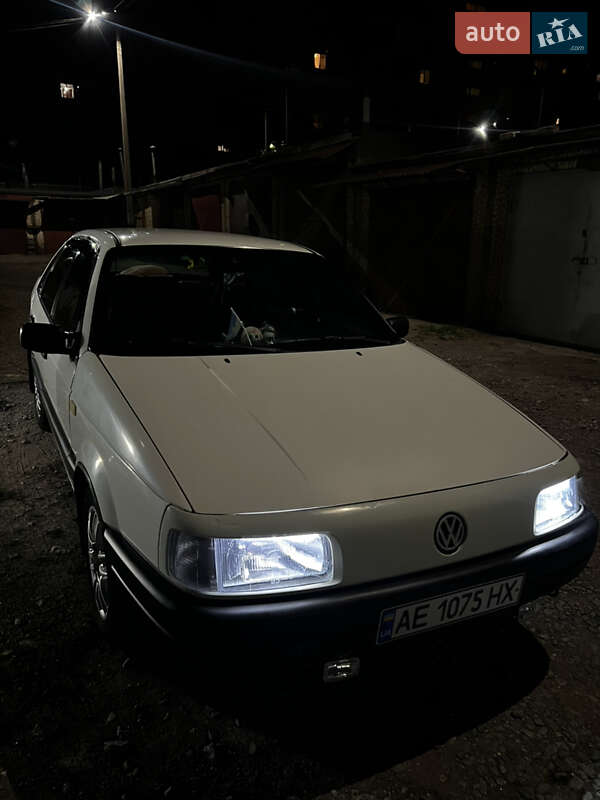 Седан Volkswagen Passat 1989 в Кривому Розі