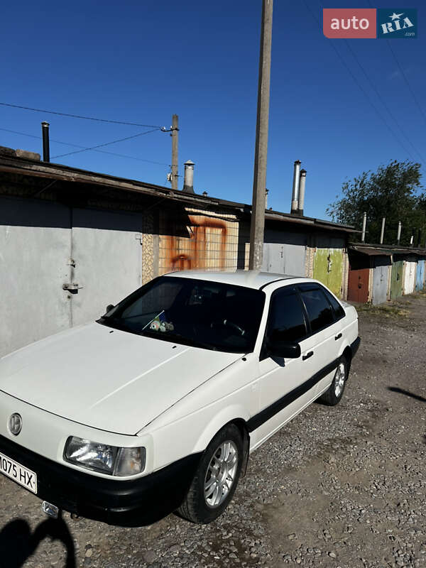 Седан Volkswagen Passat 1989 в Кривому Розі