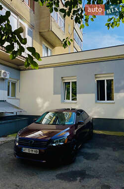 Седан Volkswagen Passat 2014 в Ивано-Франковске