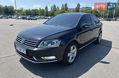 Седан Volkswagen Passat 2012 в Днепре