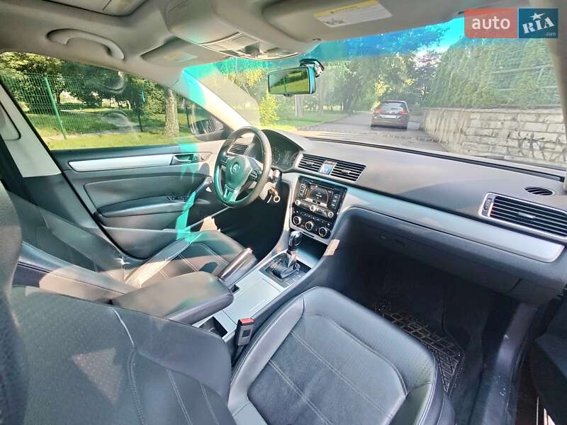 Седан Volkswagen Passat 2012 в Львове