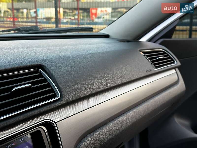 Седан Volkswagen Passat 2017 в Ивано-Франковске