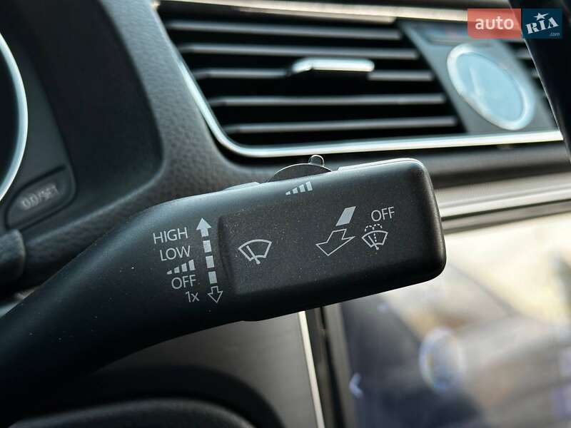 Седан Volkswagen Passat 2017 в Ивано-Франковске