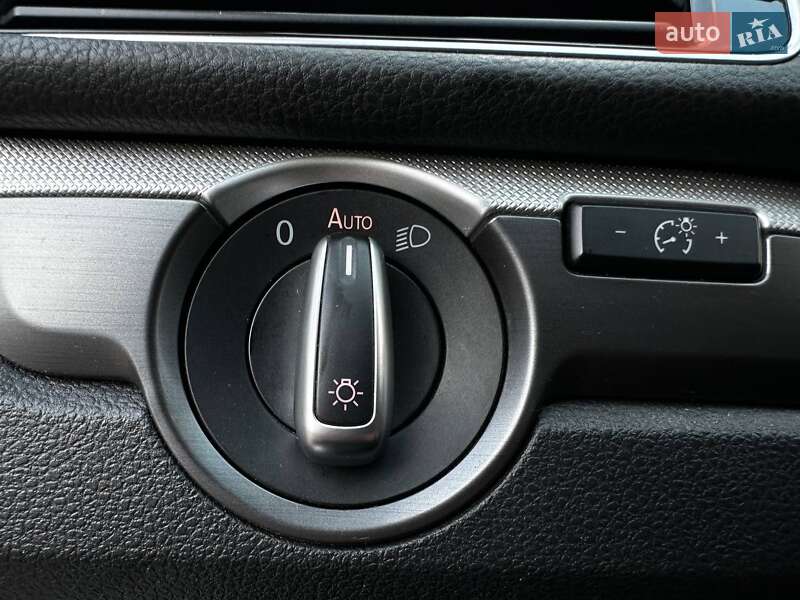 Седан Volkswagen Passat 2017 в Ивано-Франковске