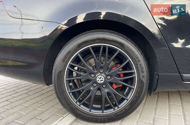 Універсал Volkswagen Passat 2011 в 