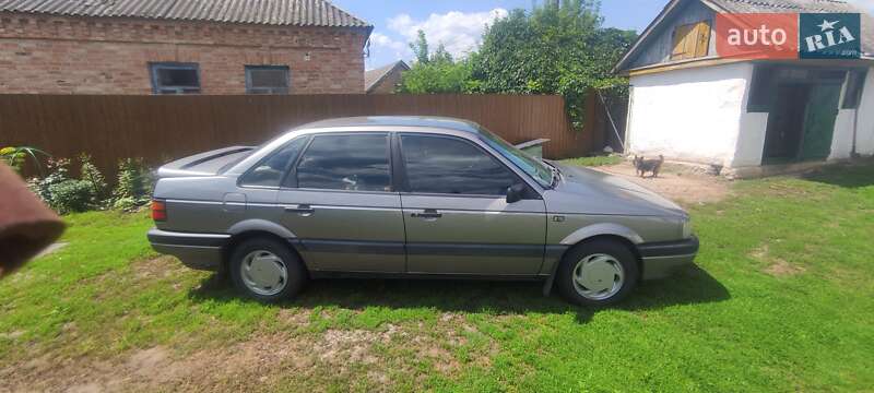 Седан Volkswagen Passat 1992 в Переяславе