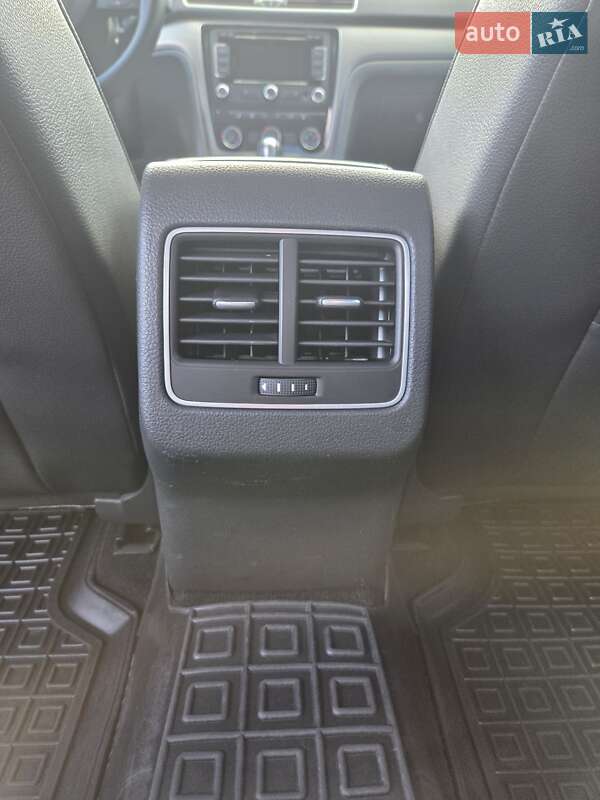 Седан Volkswagen Passat 2013 в Ивано-Франковске