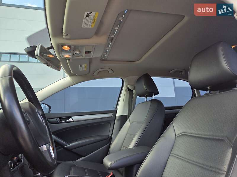 Седан Volkswagen Passat 2013 в Ивано-Франковске