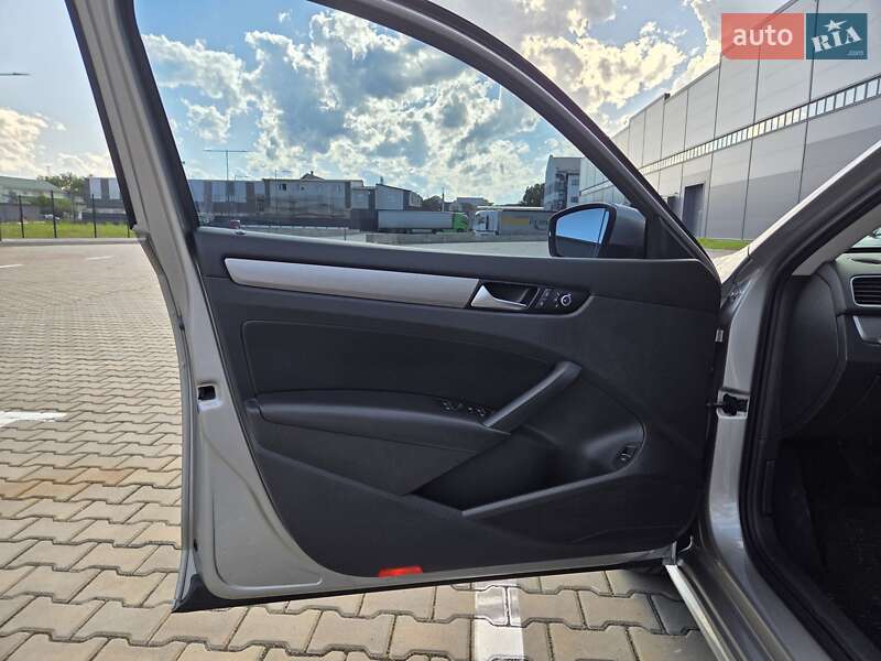 Седан Volkswagen Passat 2013 в Ивано-Франковске