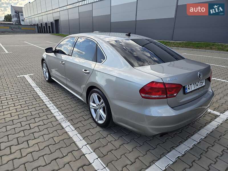 Седан Volkswagen Passat 2013 в Ивано-Франковске
