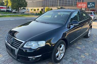 Седан Volkswagen Passat 2010 в Луцке