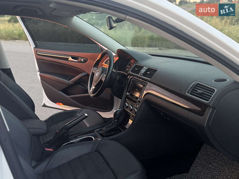 Седан Volkswagen Passat 2015 в Дрогобыче