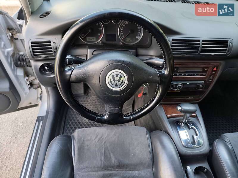 Седан Volkswagen Passat 2004 в Дніпрі
