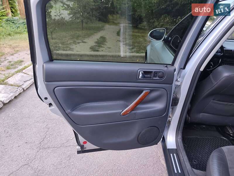Седан Volkswagen Passat 2004 в Дніпрі