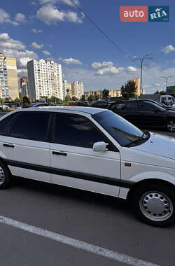 Седан Volkswagen Passat 1993 в Киеве