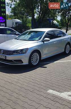 Седан Volkswagen Passat 2016 в Києві