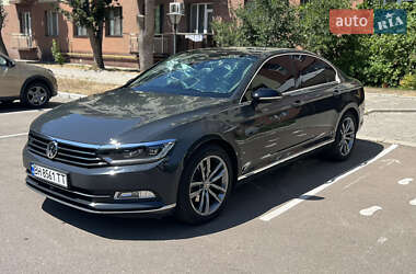 Седан Volkswagen Passat 2017 в Одессе