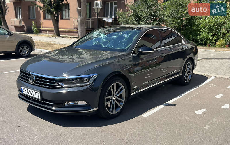 Седан Volkswagen Passat 2017 в Одессе