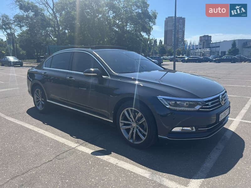 Седан Volkswagen Passat 2017 в Одессе