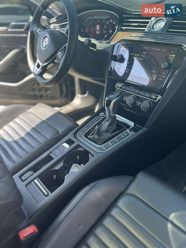 Седан Volkswagen Passat 2017 в Одессе