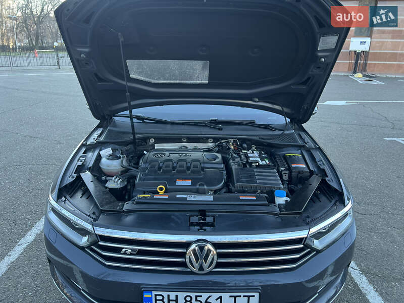 Седан Volkswagen Passat 2017 в Одессе