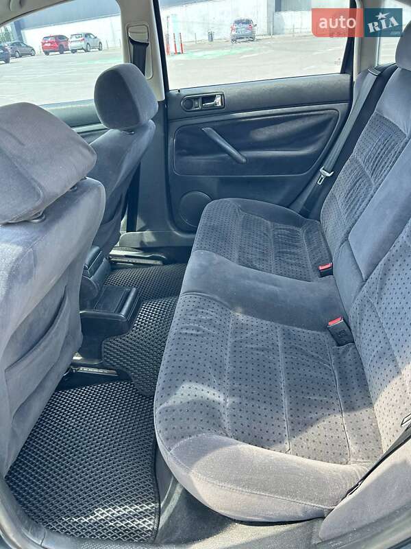 Седан Volkswagen Passat 2000 в Бучі