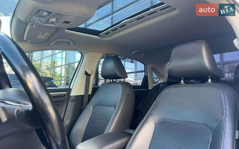Седан Volkswagen Passat 2015 в Ивано-Франковске