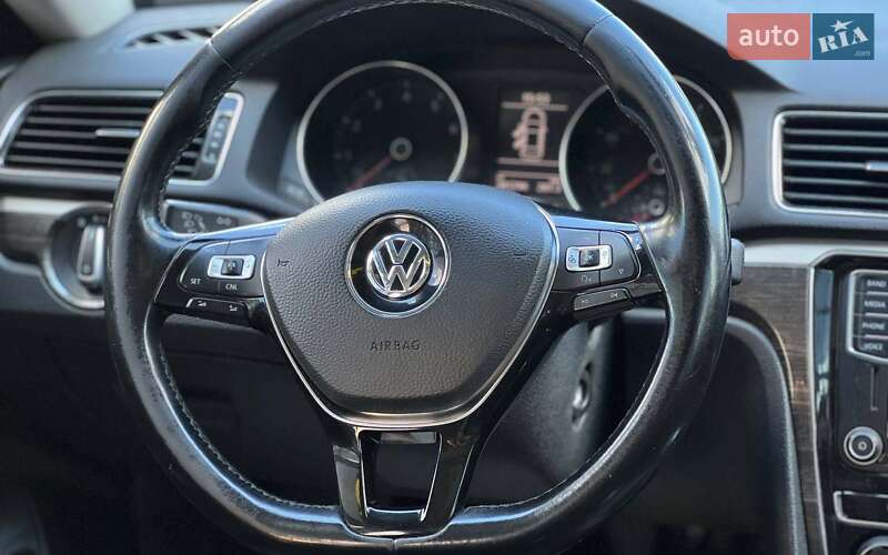 Седан Volkswagen Passat 2015 в Ивано-Франковске
