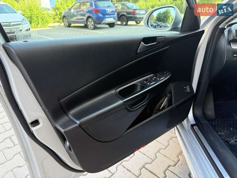 Універсал Volkswagen Passat 2010 в Львові